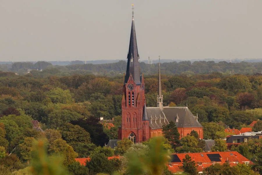 Sint-Willibrorduskerk - Tijd in steen 🌤️ De Sint-Willibrorduskerk staat stil in het zachte licht, haar toren wijzend naar de hemel. Elke steen draagt het gewicht van eeuwen,... - Landscape - Wassenaar